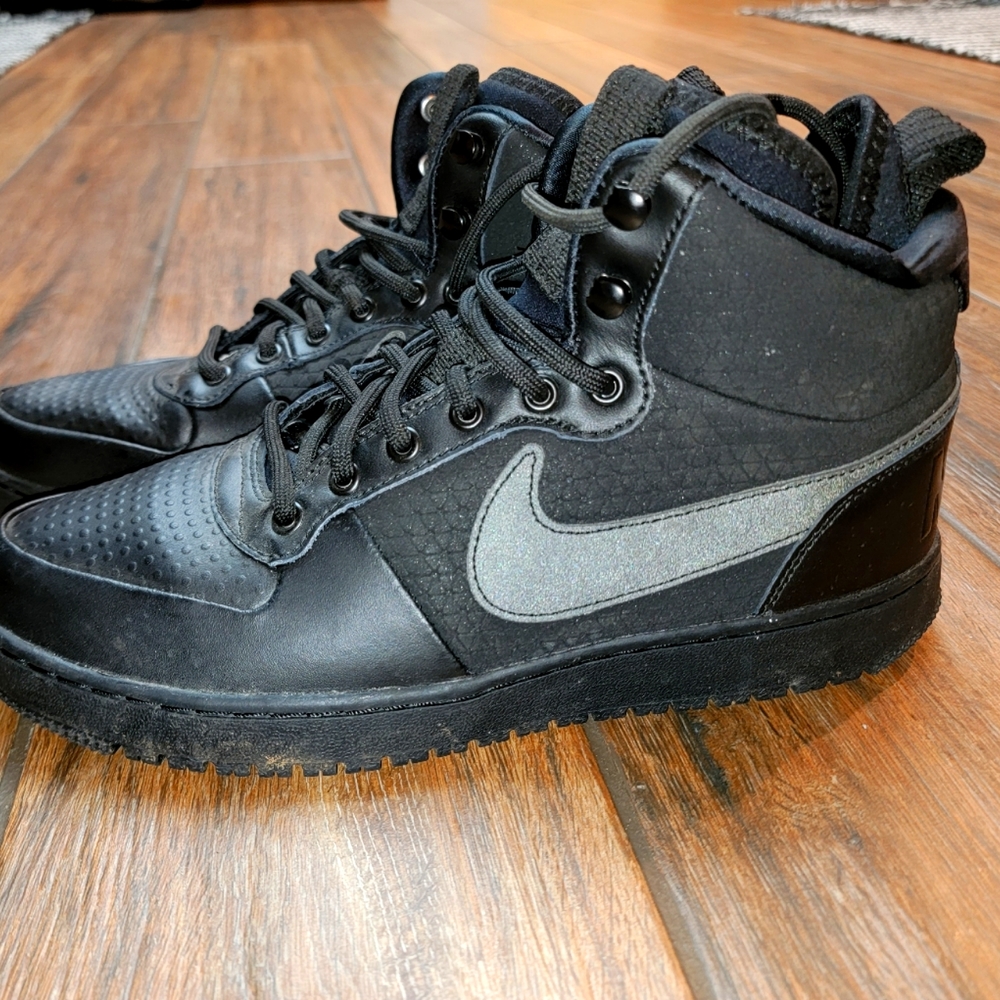 Men's size 8 Nike